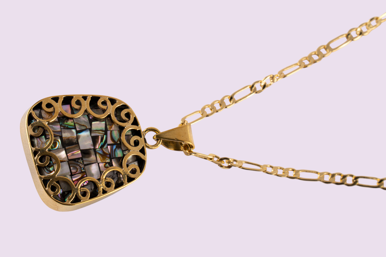 the golden seaframe necklace