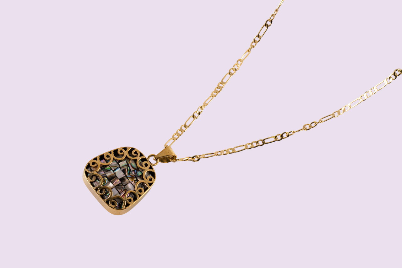 the golden seaframe necklace